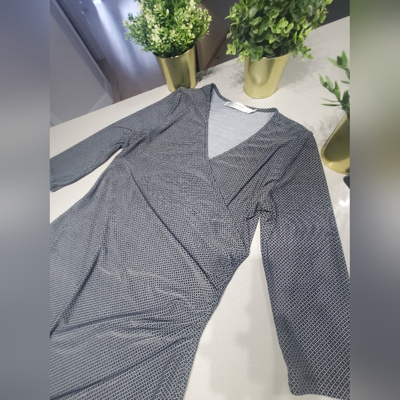 NWOT CONTEMPORAINE (SIMONS) Jolie robe cache-coeur à motifs légers - Picture 3 of 7